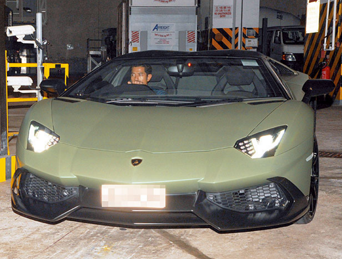 明星派对都开什么车 郭富城开千万豪车