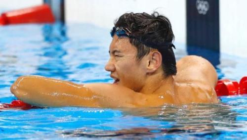前往游泳馆观赛的观众和媒体也不再像宁泽涛在100米自由泳中出场时那