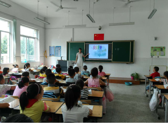 幸福小学开展"安全第一课" 幸福小学宋辉