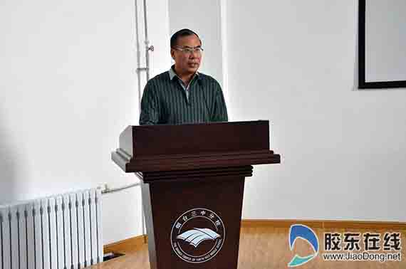 烟台三中初中部夏明豪校长宣布首届"亲子日志"活动启动