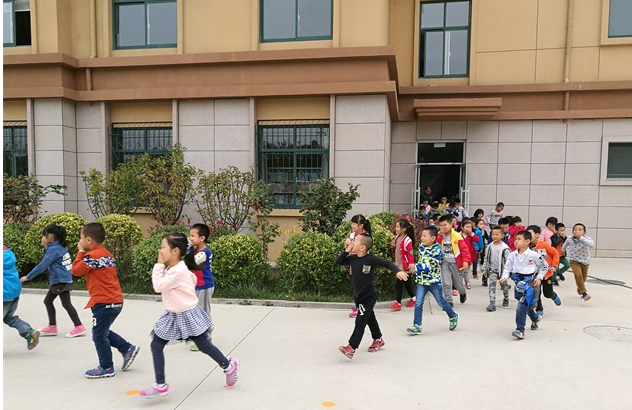 鲁峰小学进行学生防震安全演练 教育 烟台新闻网 胶东在线 国家批准的