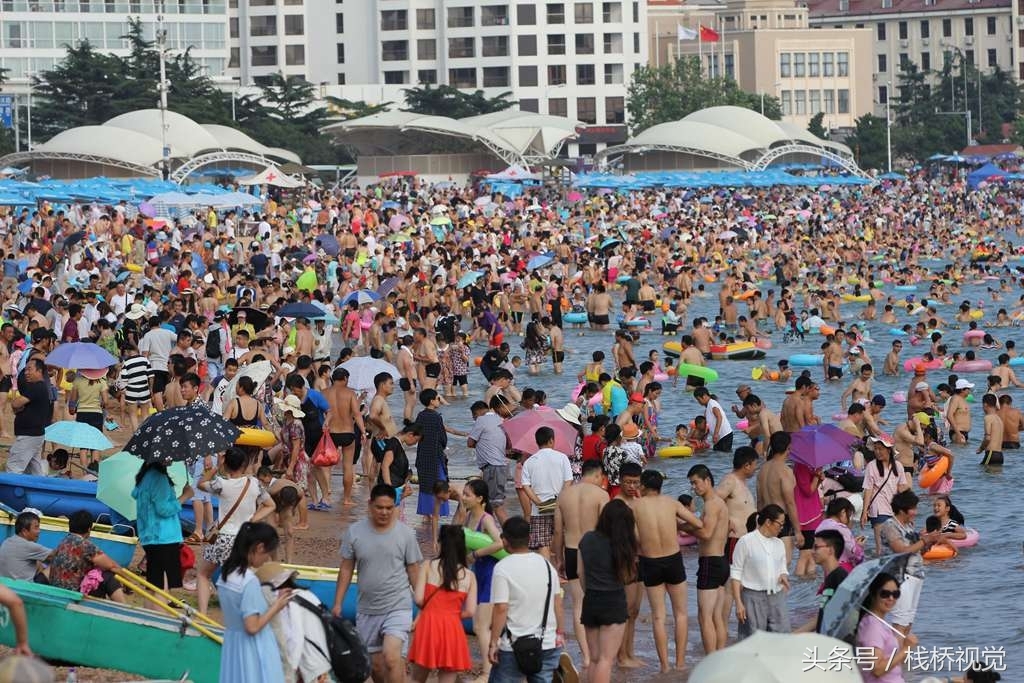 青岛各大海水浴场开放 围观下饺子盛况(组图)