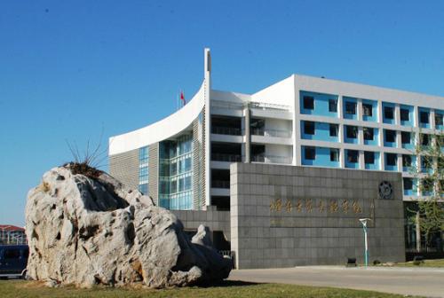 原帅获烟大文经第二届教学名师荣誉称号近日,北京师范大学附属烟台