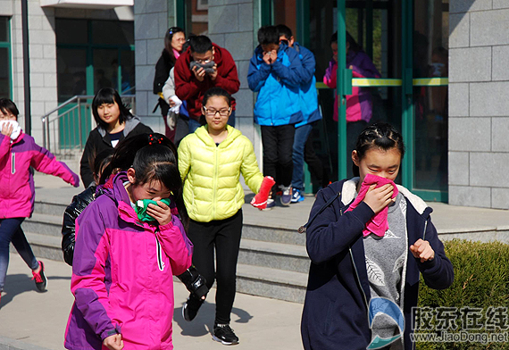 波)为进一步加强学校安全工作,切实提高广大教师及学生的应急安全意识