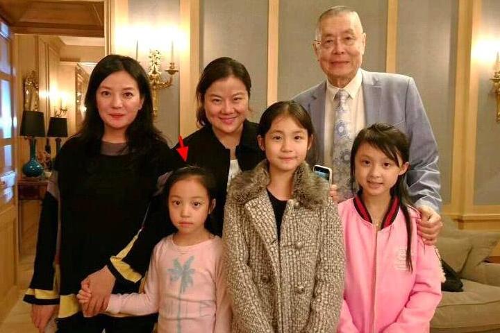 赵薇在法国酒庄设宴 小四月近照曝光娱乐新闻赵薇 四月 一家 |  18-04