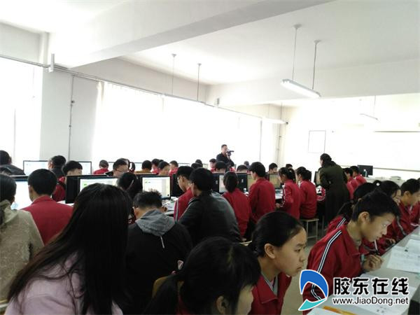 丽湖学校召开招远市信息技术德育公开课