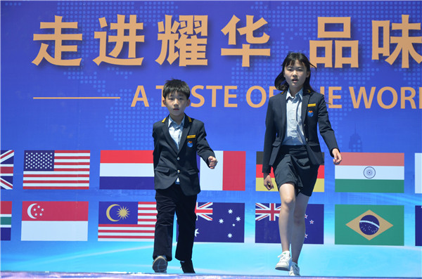 耀华校服时装秀舞蹈-哇卡哇卡非洲鼓-非洲韵律 小宝贝国际日表演结束