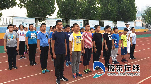 烟台一中南校:军事训练强体魄励志气(图)
