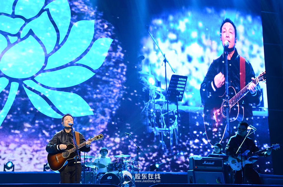 许巍携乐队亮相烟台经典歌曲引爆全场组图