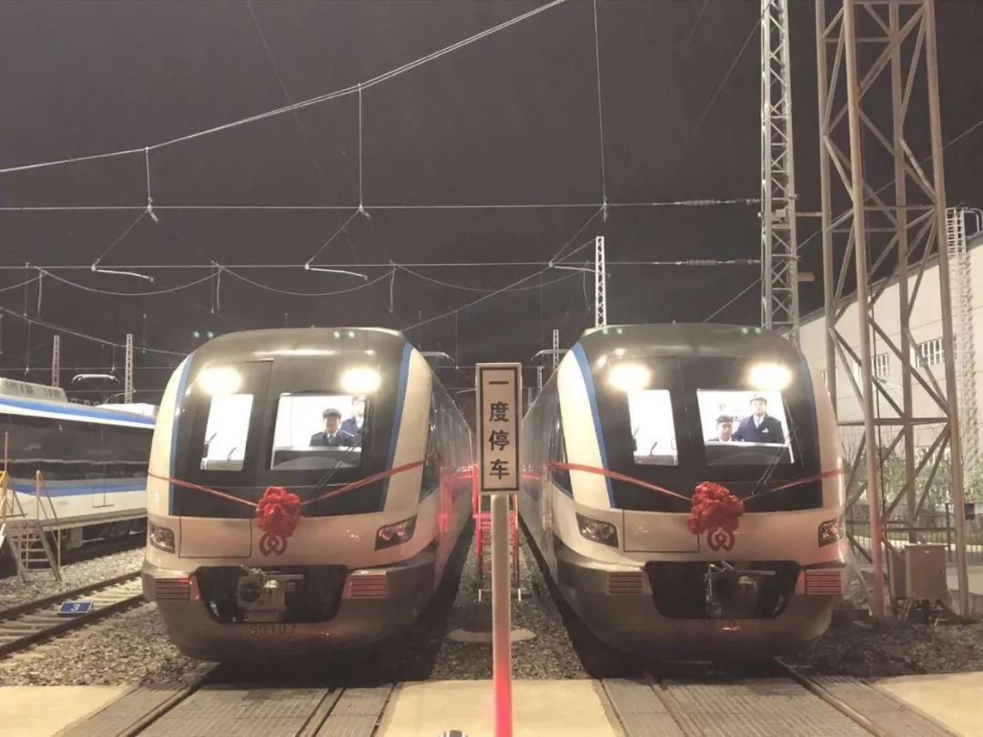 由中车四方研制动车地铁混血儿温州开跑图