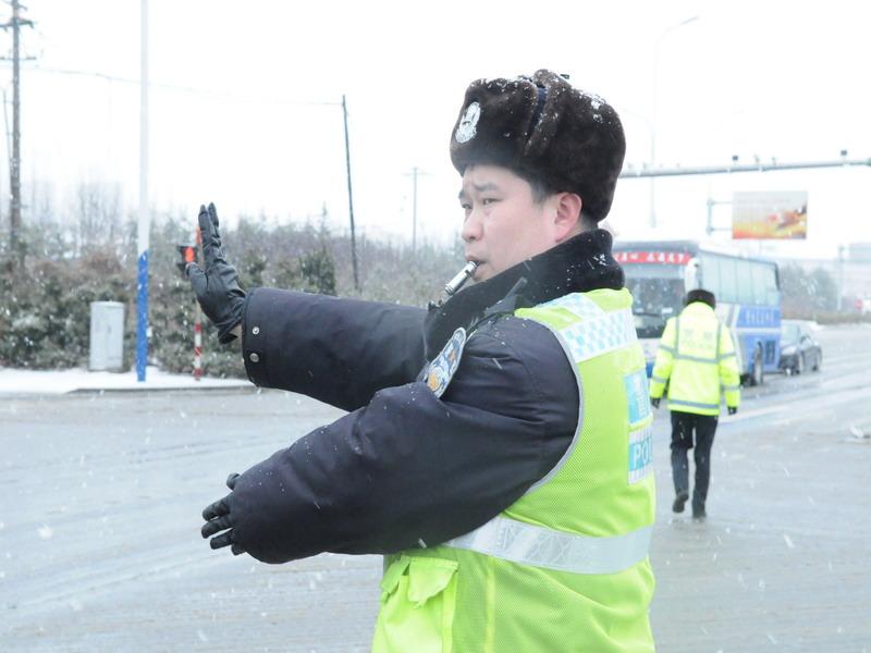 王钟粒,男,1983年3月出生,烟台市公安局交通警察支队第四大队三中队