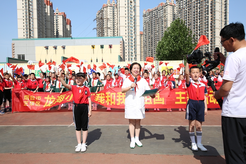 龙海小学迎六一歌唱祖国快闪朗读组图