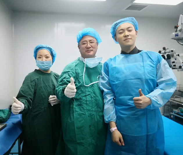 4分钟看完山东电视台主持人瑞嵩的摘镜蜕变之旅