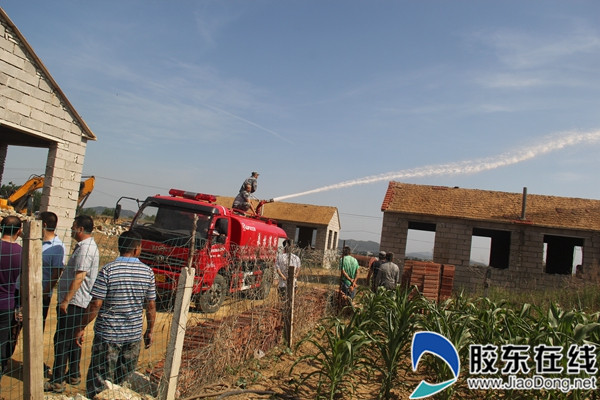 重拳出击莱山街道又一重点片区违建被拆除