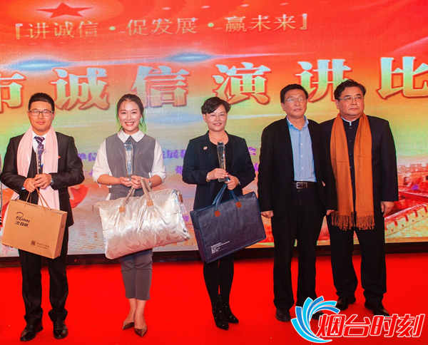 市发展改革委科长王国川,吴炳强为优秀奖颁奖胶东在线11月16日讯(记者