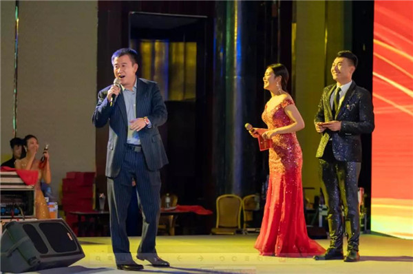 中泽华羿集团董事长李军先生现场抽取特等奖特等奖(1名):价值8888元鼠