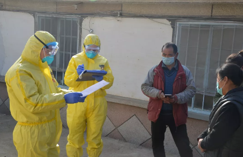 流调小组在进行流行病学调查