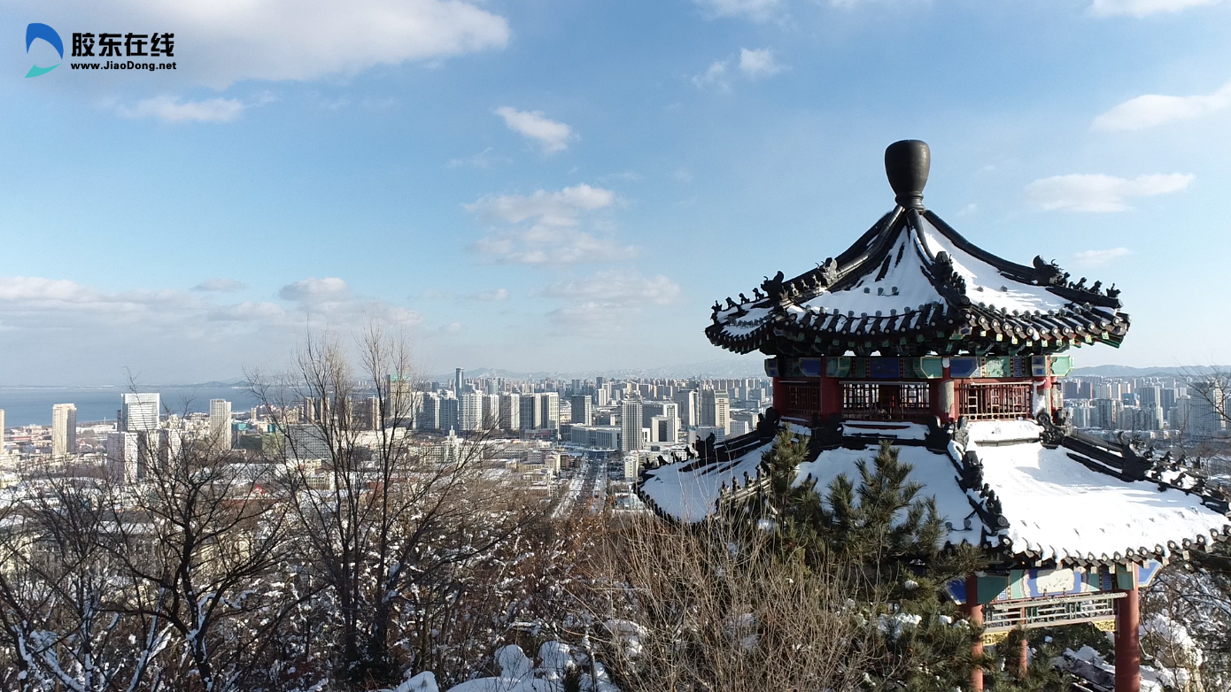 航拍悠美雪景:凤凰阁上瞰莱山