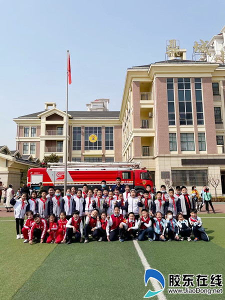 鼎城小学举行"森林防火,人人有责"主题晨会