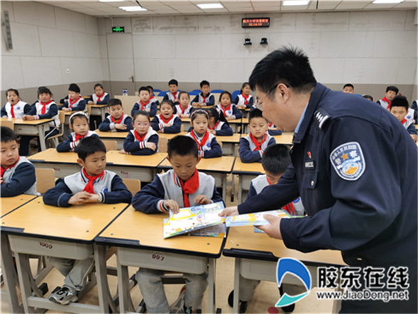 烟台航天小学:安全出行 文明相伴