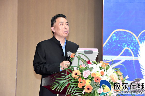 山东工商学院儒商研究院院长刘庆东先生代表合作机构致辞