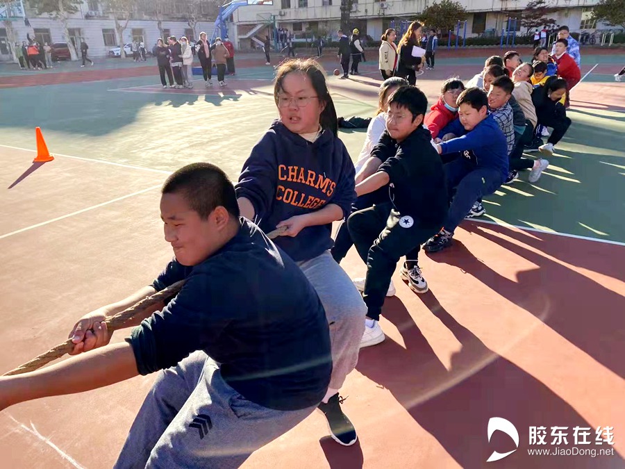 烟台五中开展2021年体育艺术实践节拔河比赛友谊之花绽放体育赛场竞技