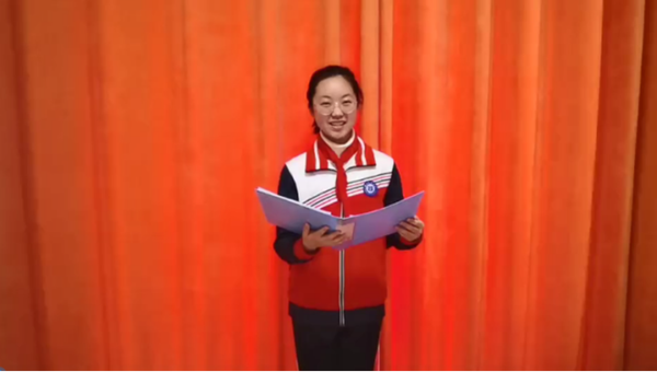 云端坚守共成长烟台芝罘中学举行线上升旗仪式