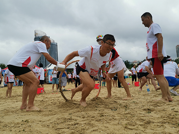 烟台市马拉松运动协会成功举办第十一届沙滩趣味运动会