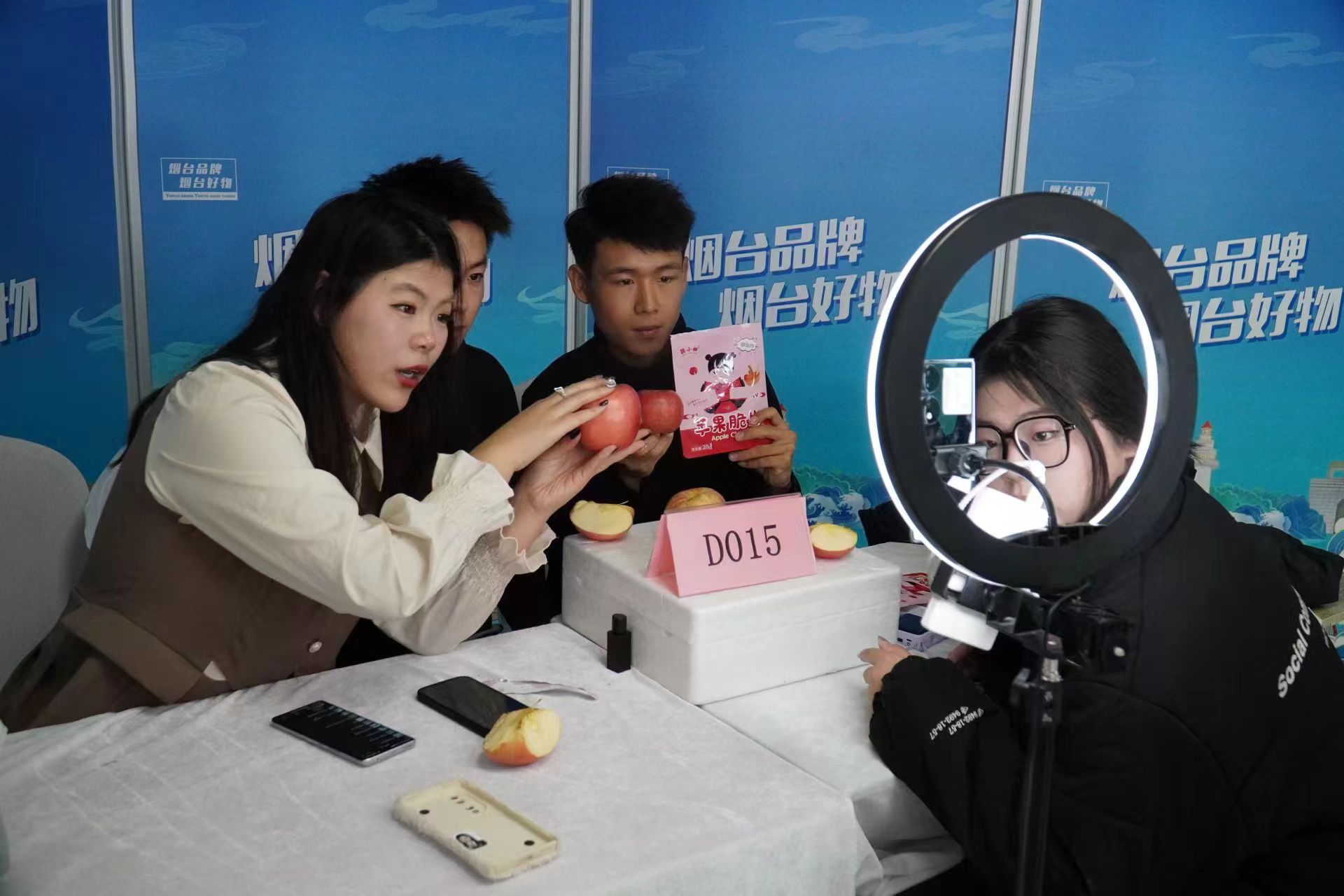 烟台市第七届大学生创新创意定向挑战赛直播带货活动圆满举办