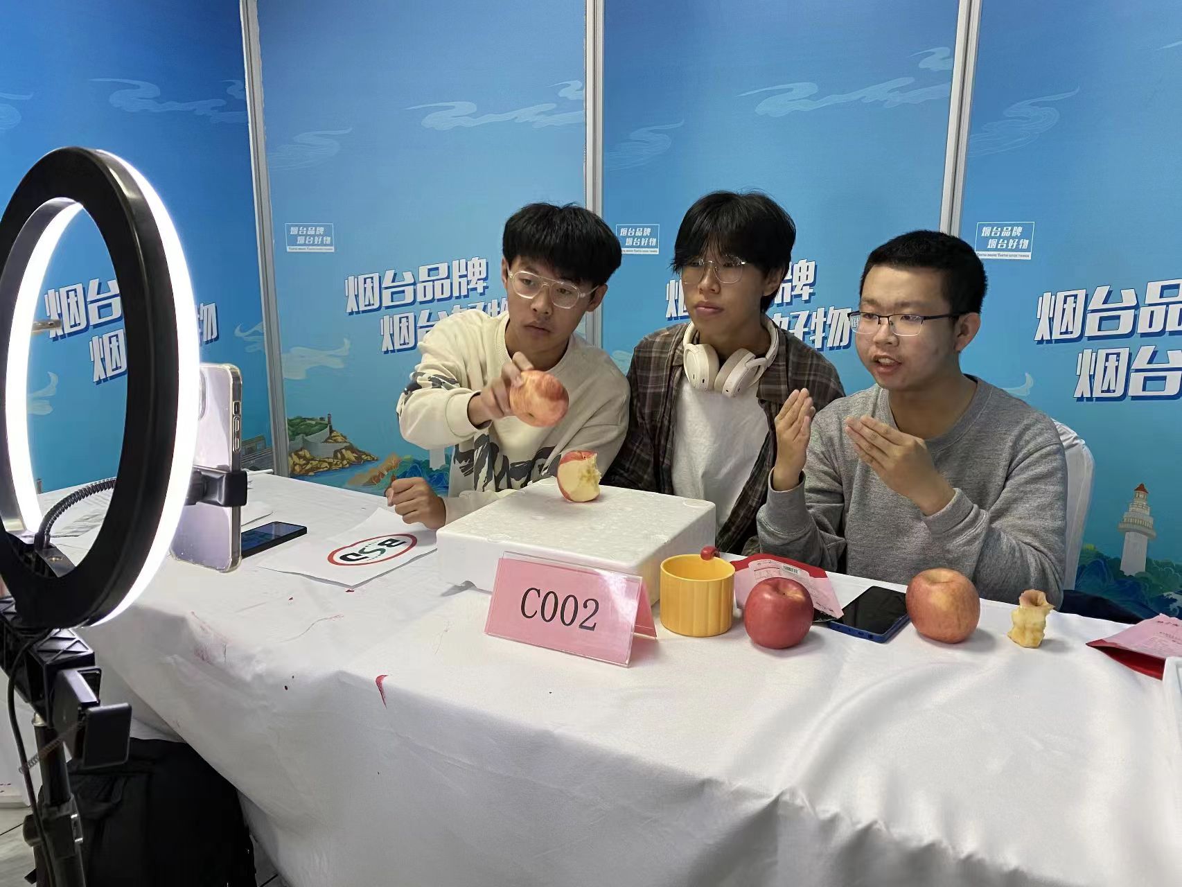 烟台市第七届大学生创新创意定向挑战赛直播带货活动圆满举办