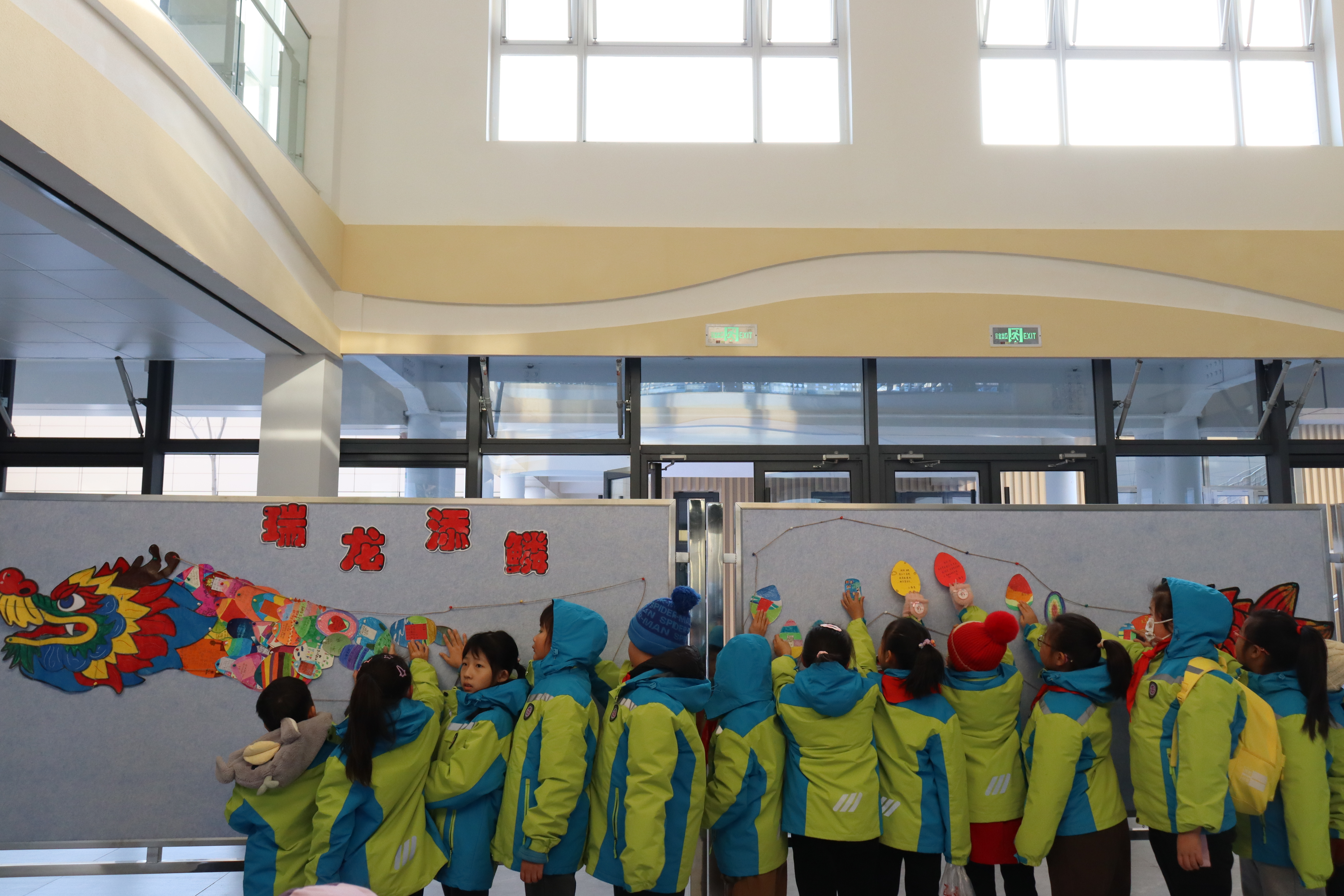 龙行龘龘启新篇美美与共向未来烟台黄渤海新区福莱山小学开学第一天