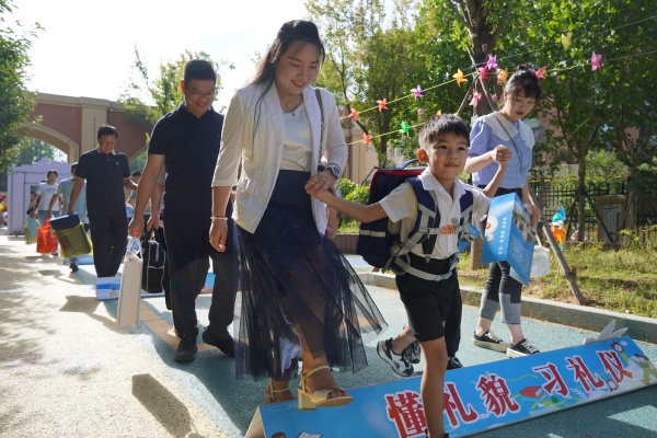 遇见最美的你们！图看高新区益文小学迎新日