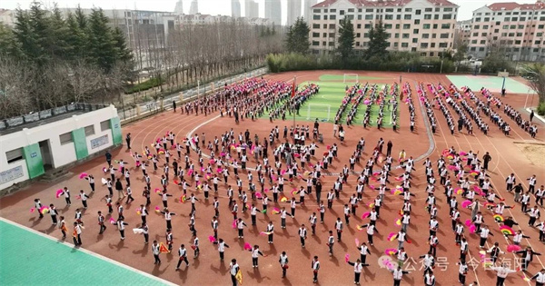 海阳千名学生共“舞”海阳大秧歌！
