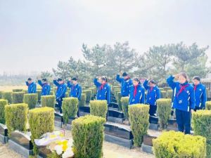 烟台二中开展初中部清明节主题系列实践活动