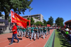 旌旗猎猎战青春：烟台二中举行迎高考中考冲刺誓师“最后一跑”活动