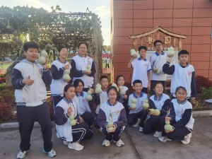 开发区一中举行收获节暨大豆玉米套种课题汇报活动