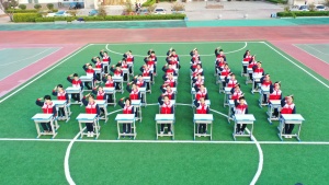 舞动青春 “桌”而不凡：烟台十三中第五届课桌舞比赛圆满落幕