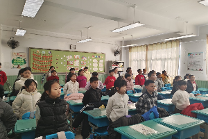 莱山区实验小学开展“每日一歌”活动