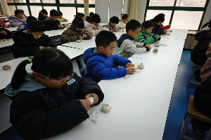 莱山区实验小学开展低年级劳动技能比赛