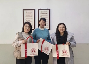 烟台二中庆祝第116个三八国际劳动妇女节 弘扬巾帼风采