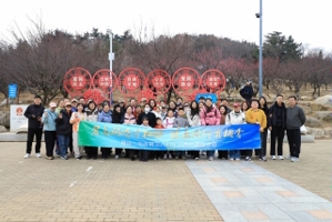 烟台一中庆祝三八国际妇女节登山健身活动圆满举行