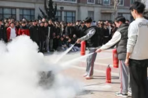 北大附属实验学校烟台学校组织开展灭火实操演练