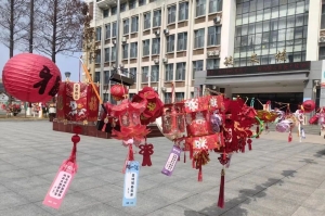 牟平育英艺术中学举办第四届迎春科技灯展