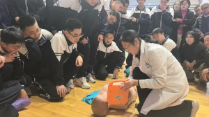 烟台二中开展“全国中小学生安全教育日”急救知识讲解活动