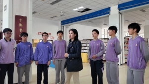 烟台二中图书馆“于斯书房”正式启用