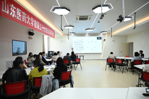 烟台二中班主任为青春期家长破解“情绪密码”