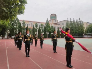 烟台四中举行“以高考为镜 惜当下韶华”主题升旗仪式