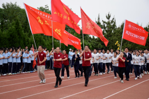 薪传百六载 挥笔绽风华 烟台二中举行祝福高考、中考主题升旗仪式