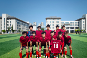 绿茵拼搏，再创佳绩！莱山一中男足卫冕“市直高中足球联赛”冠军